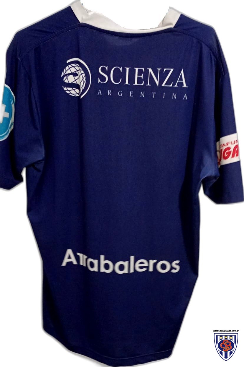 Camiseta utilizada durante la campaña de Primera C 2017-2018.