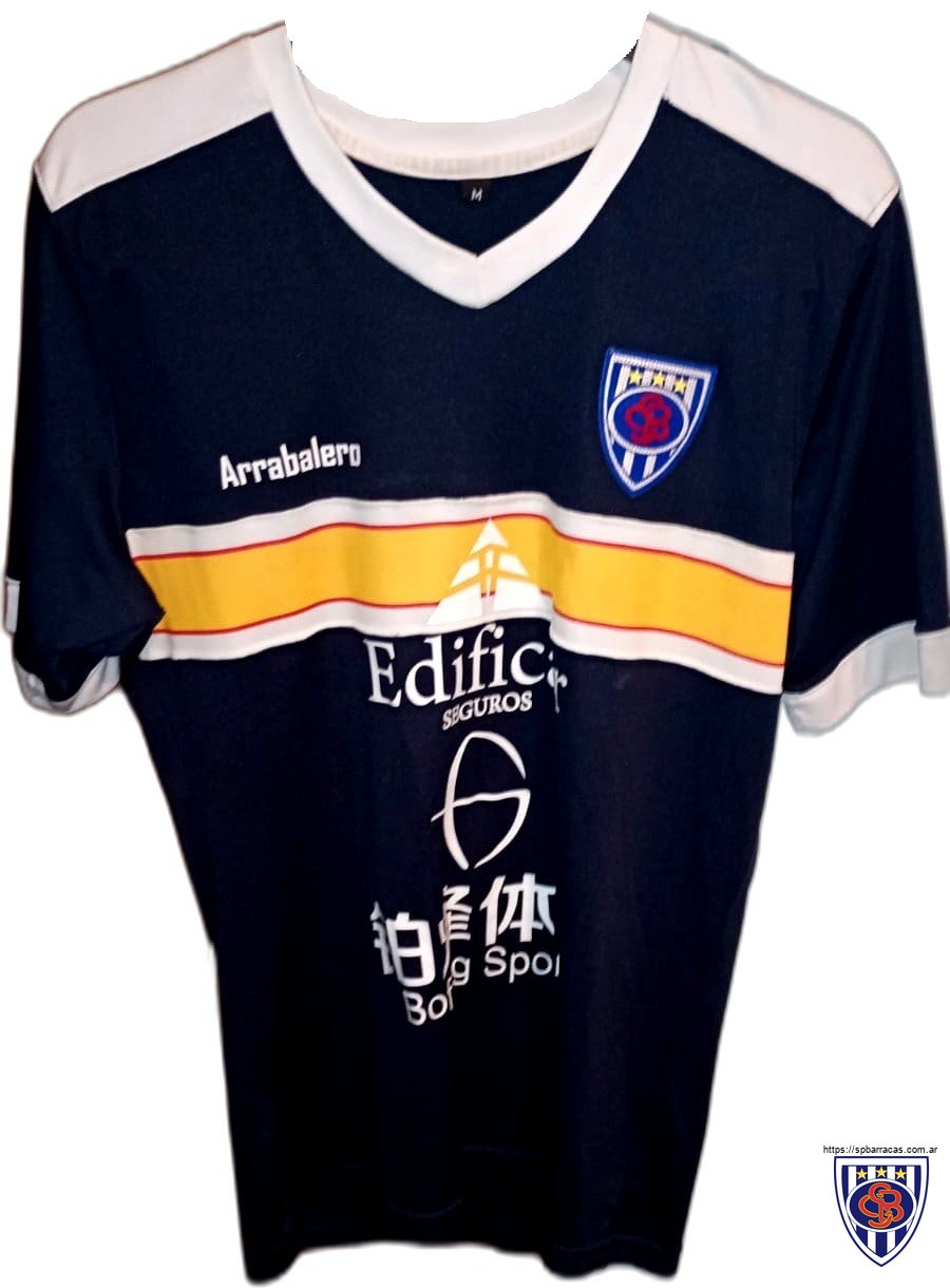 Camiseta titular utilizada durante la campaña de Primera D 2021-2022.