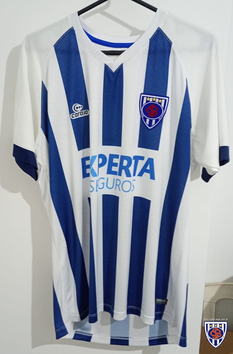 Camiseta titular utilizada durante la temporada 2025.