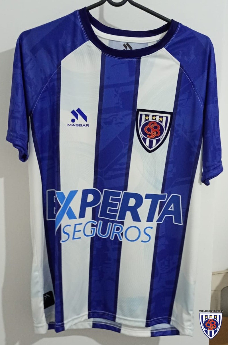 Camiseta titular utilizada durante la temporada 2026.