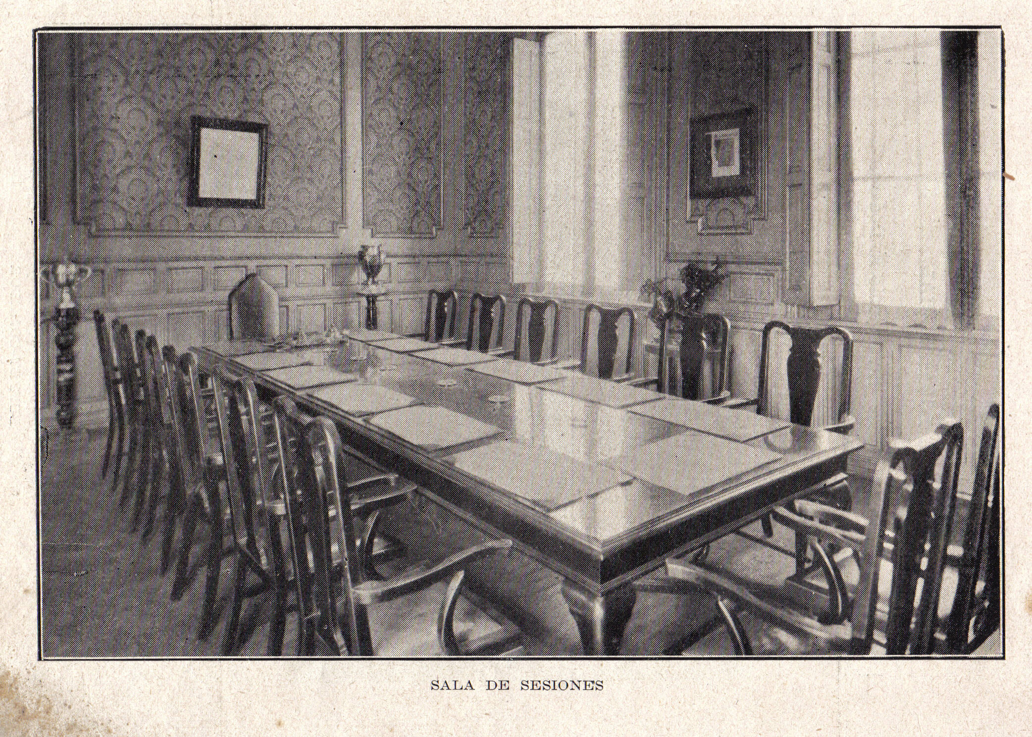 Sala de sesiones para reuniones institucionales en la sede social